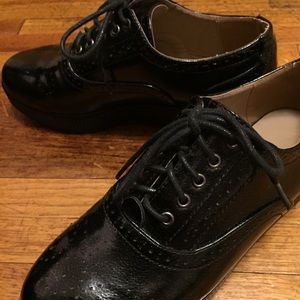 Hot Topic Faux Patent Leather Creeper Loafers